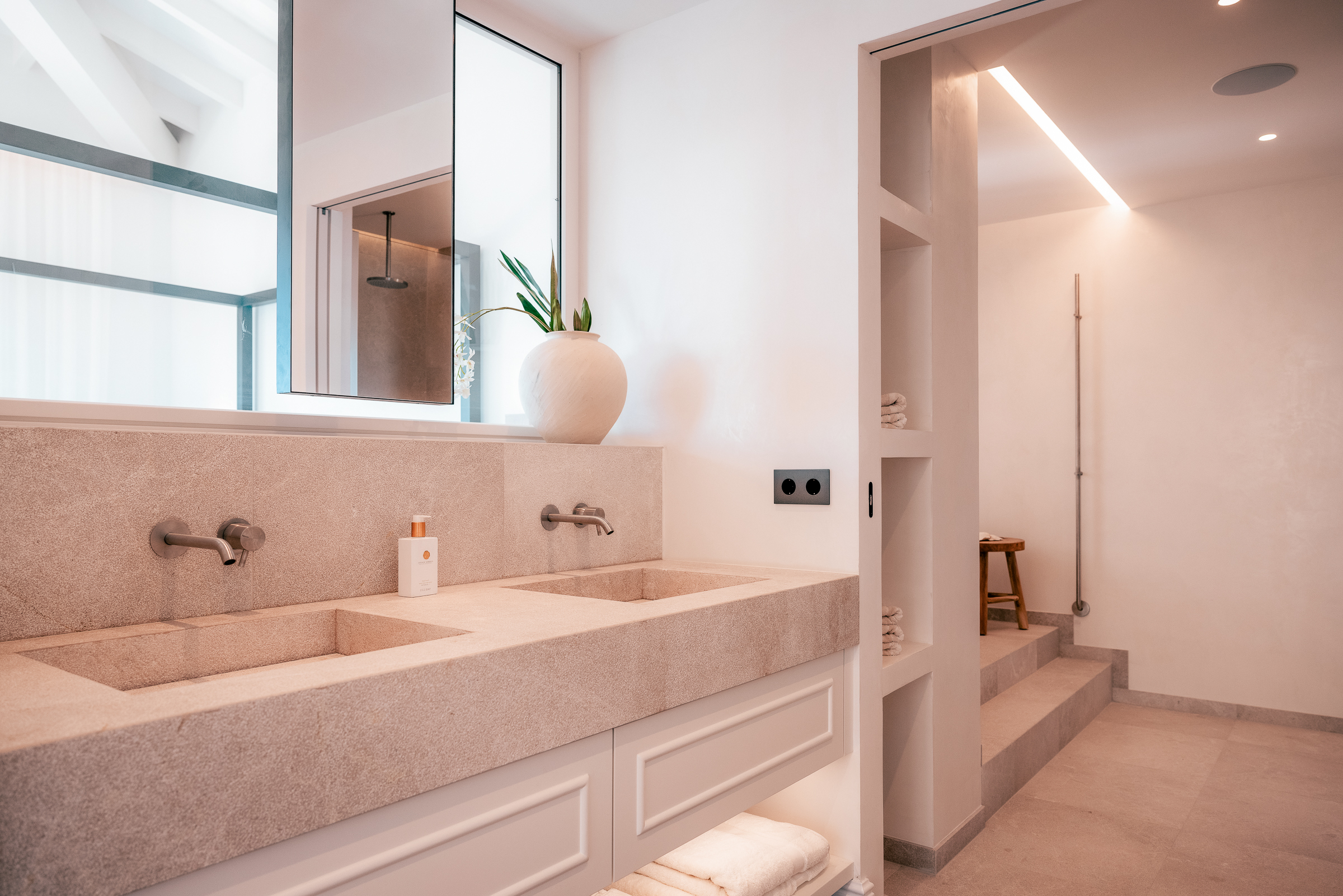 Elegant 4-Bedroom Villa in Cala Llamp with Sea Views — image 19