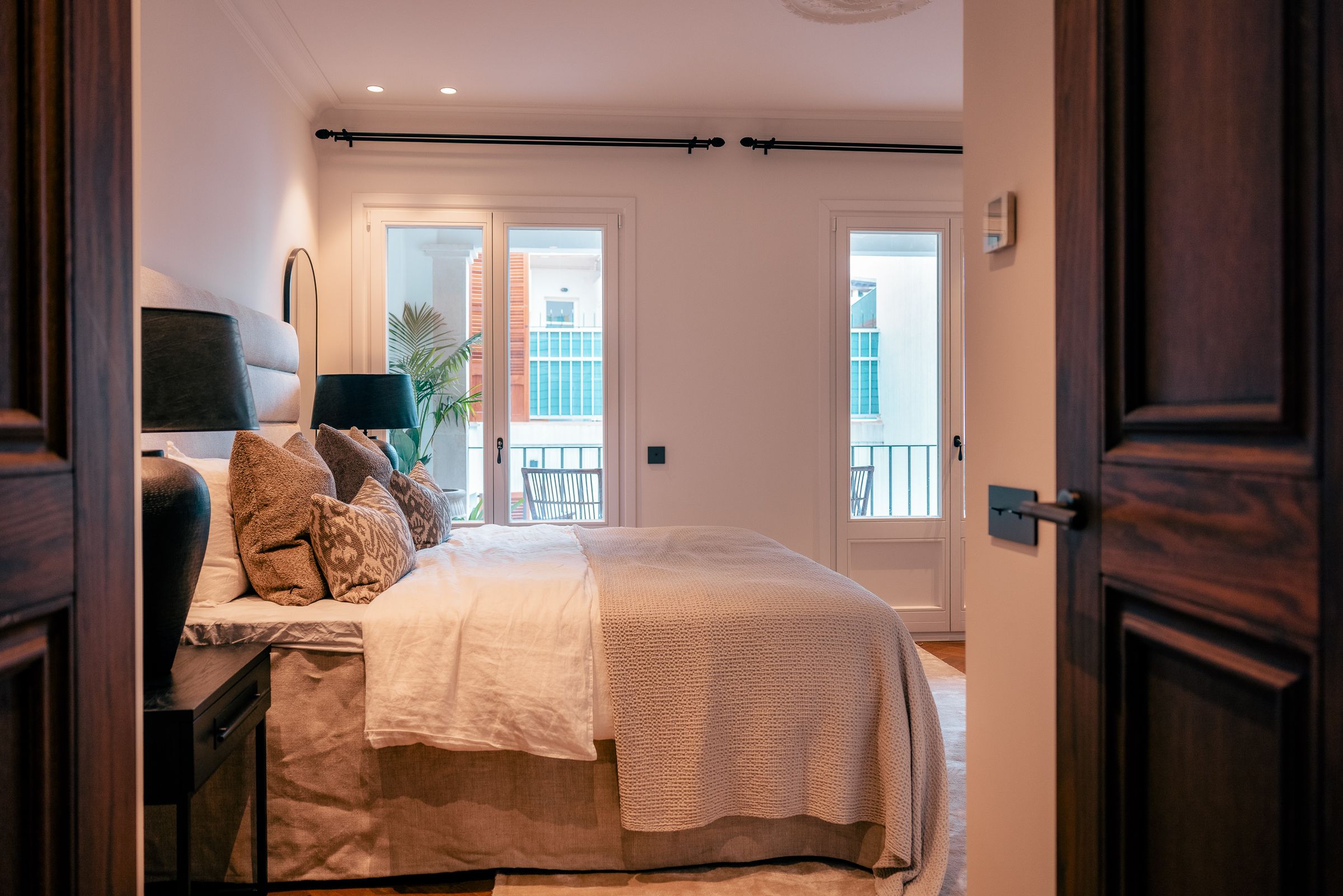 Elegant 3-Bedroom Apartment in Palma with Terrace and Balcony — image 4