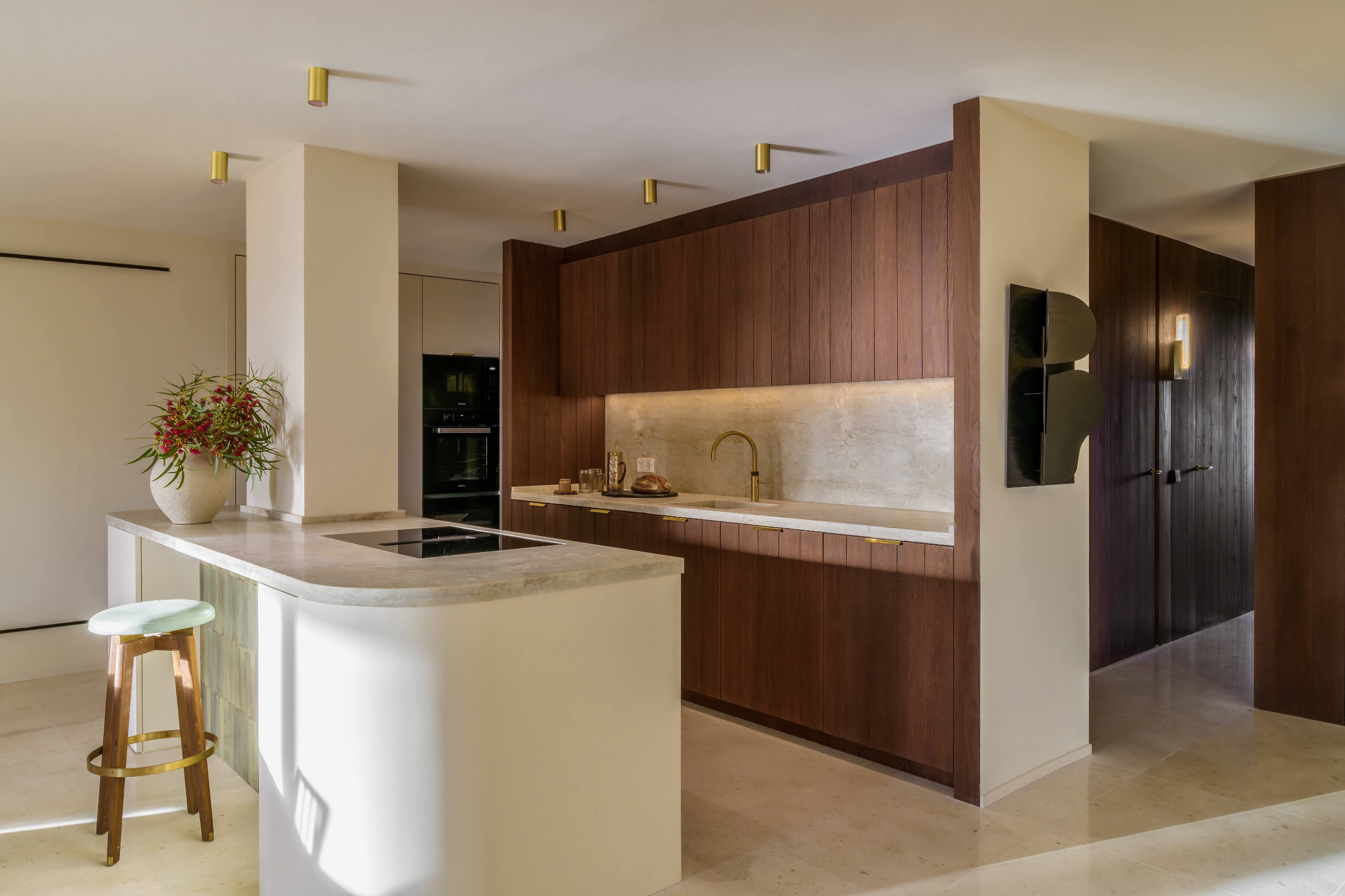 Renovated designer apartment with sea views in La Bonanova — image 4