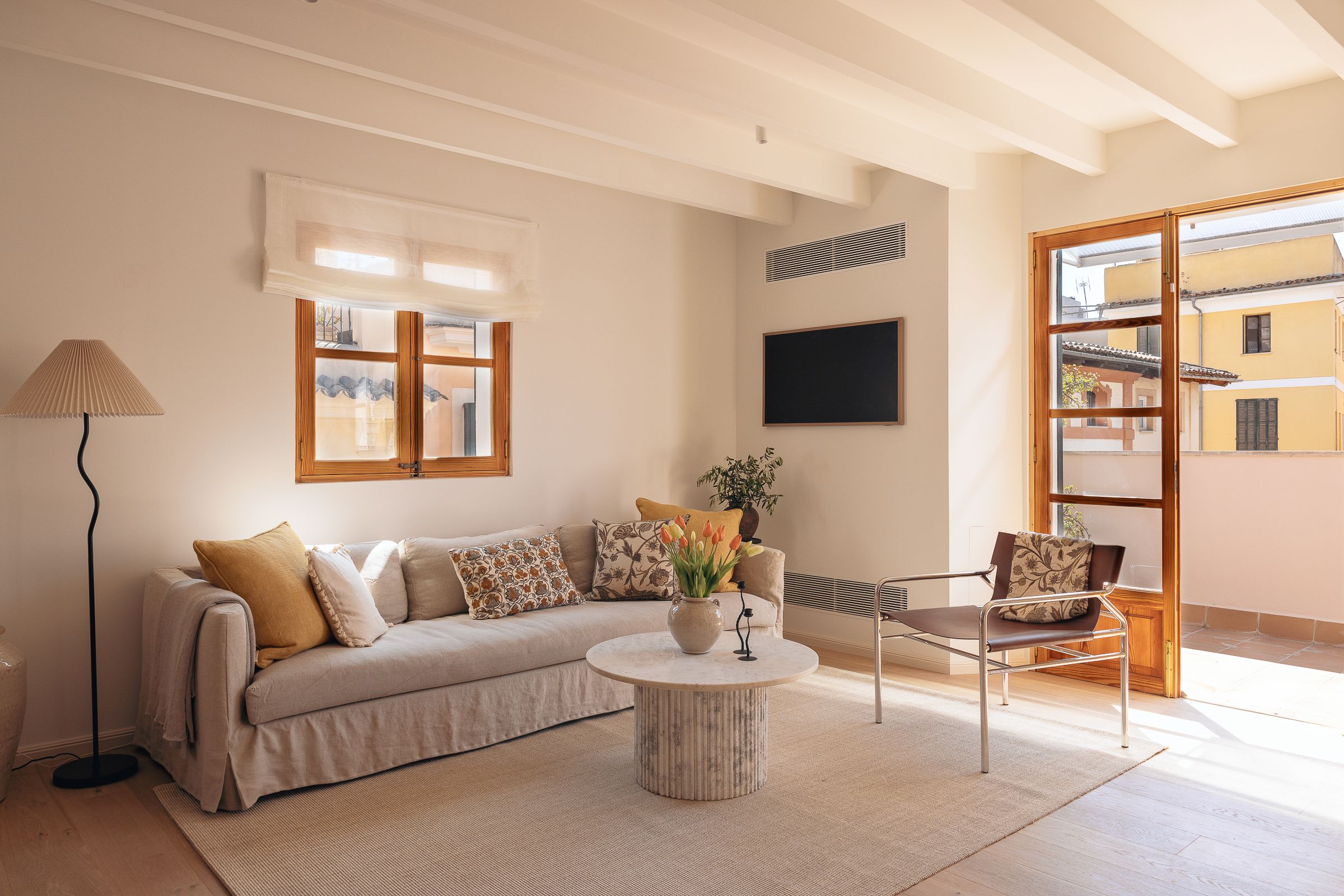 Beautiful Fully Renovated Duplex Penthouse in Old Town Palma — image 2