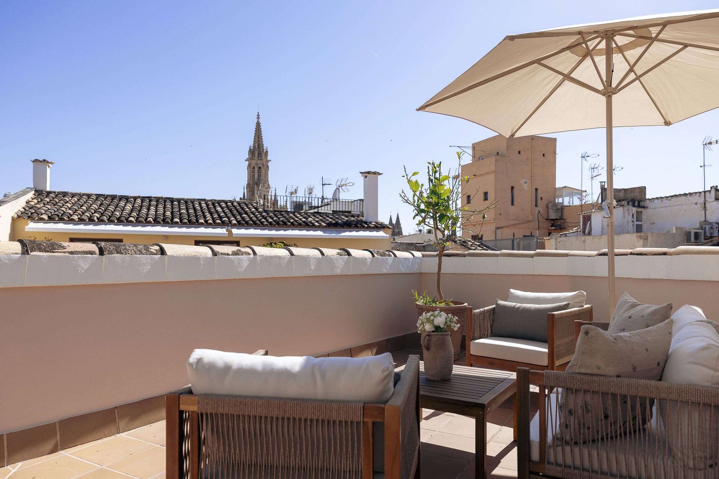 Beautiful Fully Renovated Duplex Penthouse in Old Town Palma — image 5