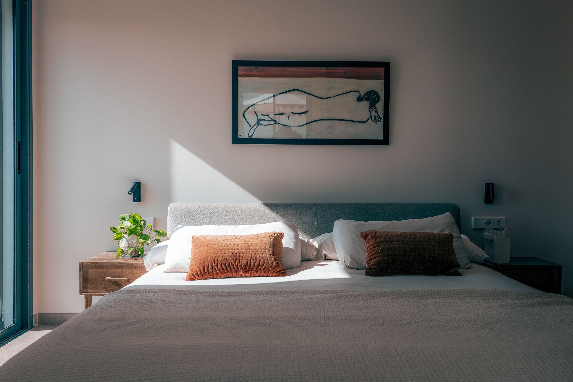 Modern 4-Bedroom Duplex in Palma with City and Sea Views — image 6