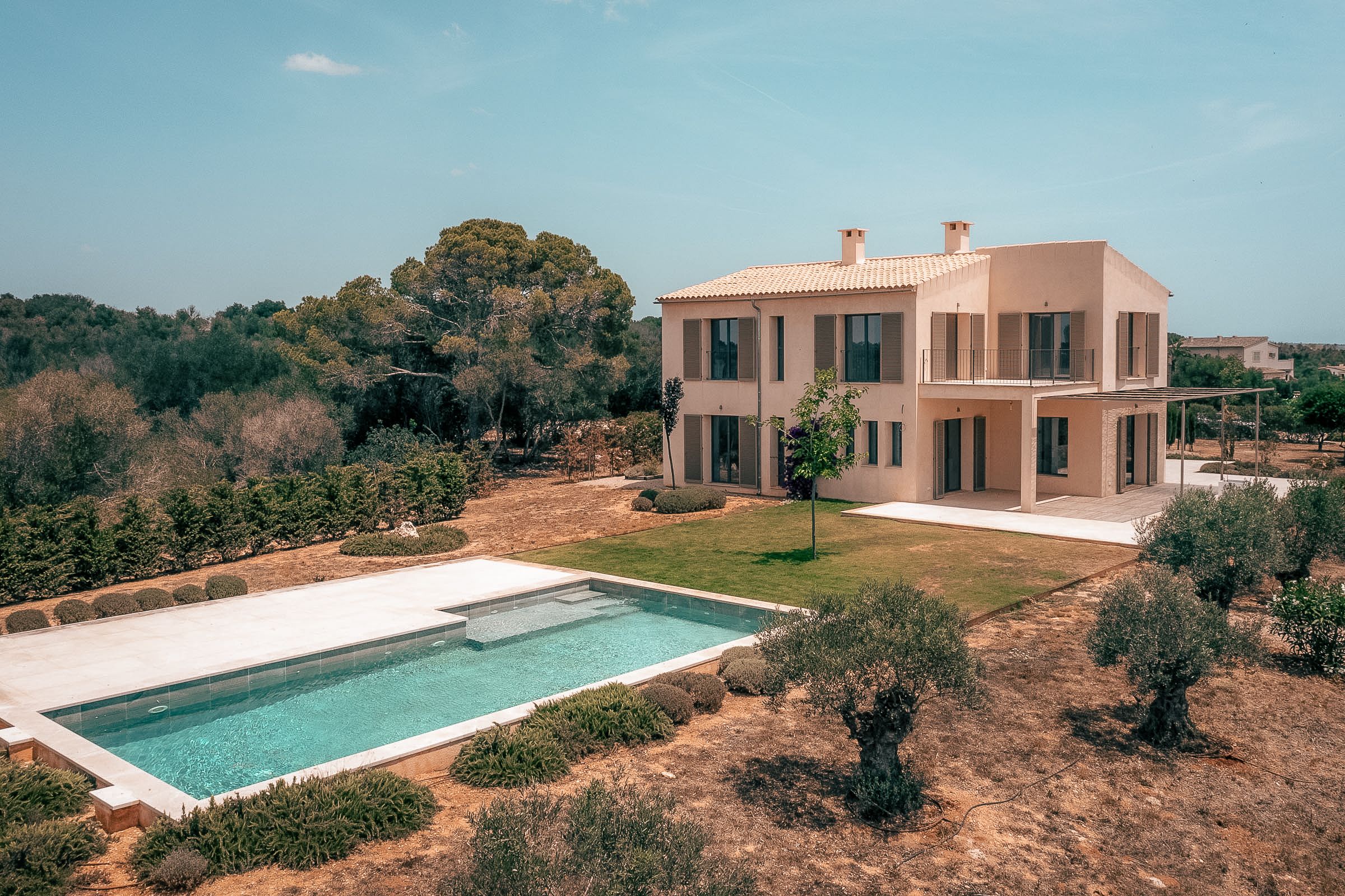 Beautiful newly built 5 bedroom finca on a large plot in Santanyi — image 2