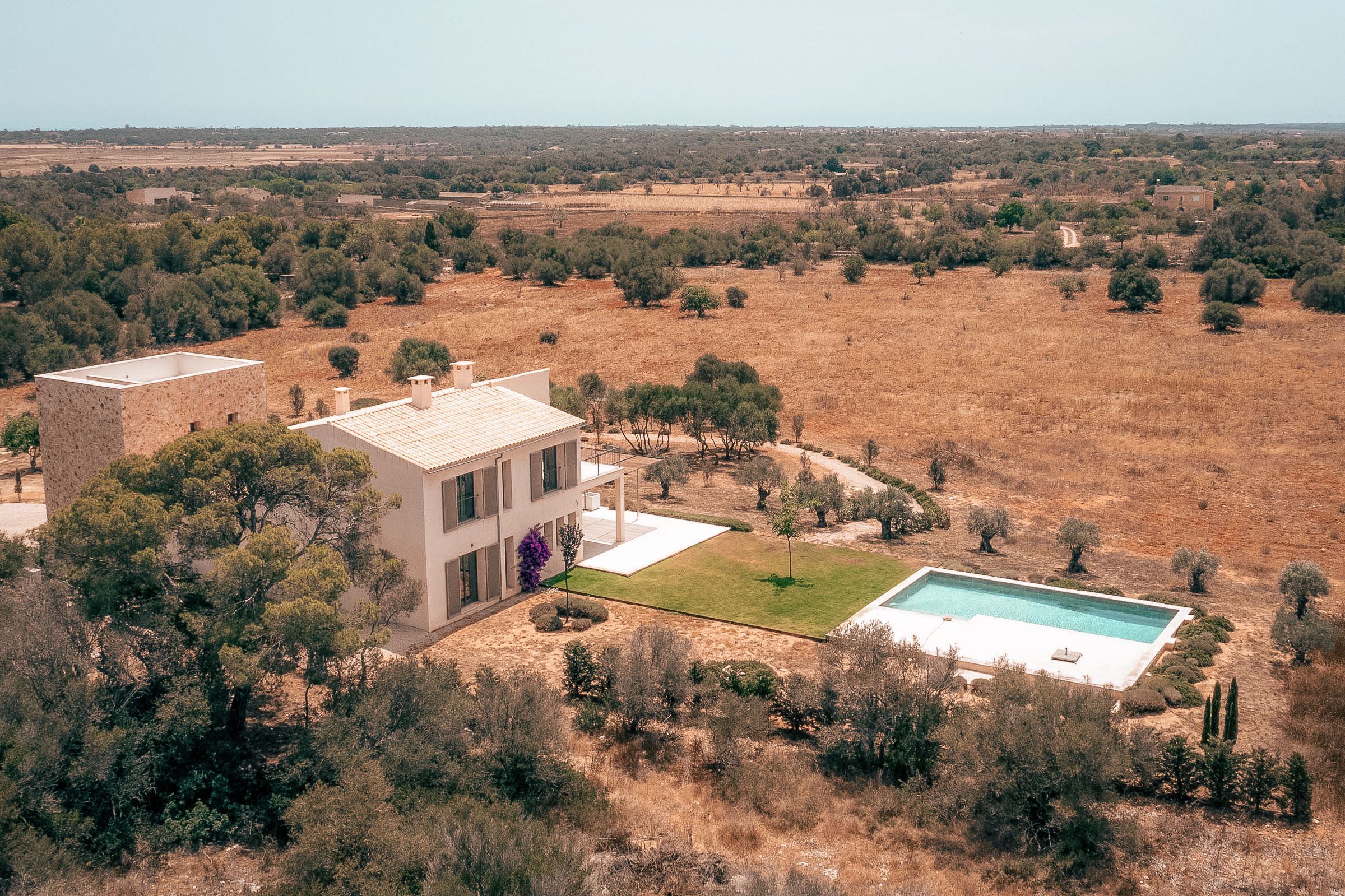 Beautiful newly built 5 bedroom finca on a large plot in Santanyi — image 3