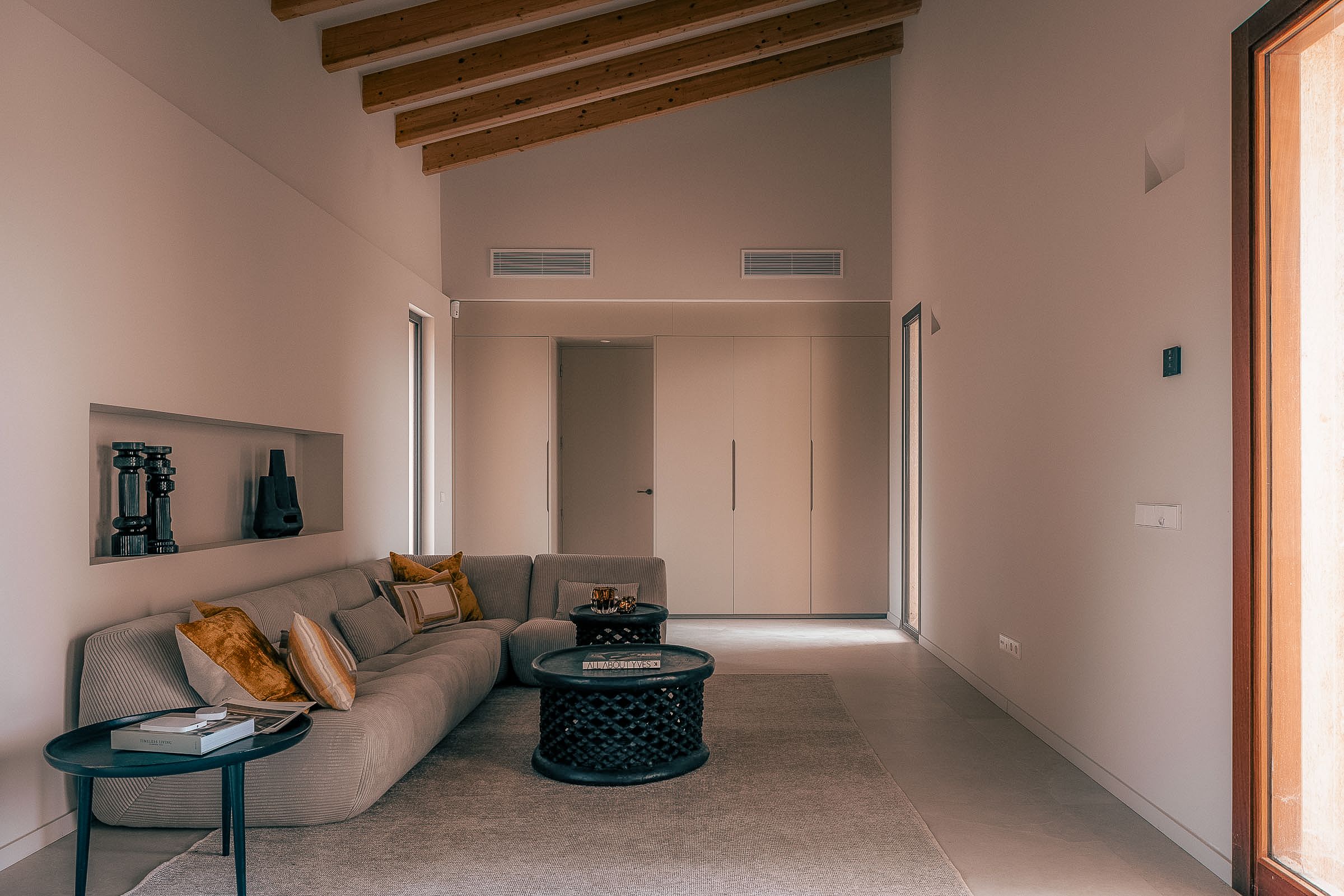 Beautiful newly built 5 bedroom finca on a large plot in Santanyi — image 5