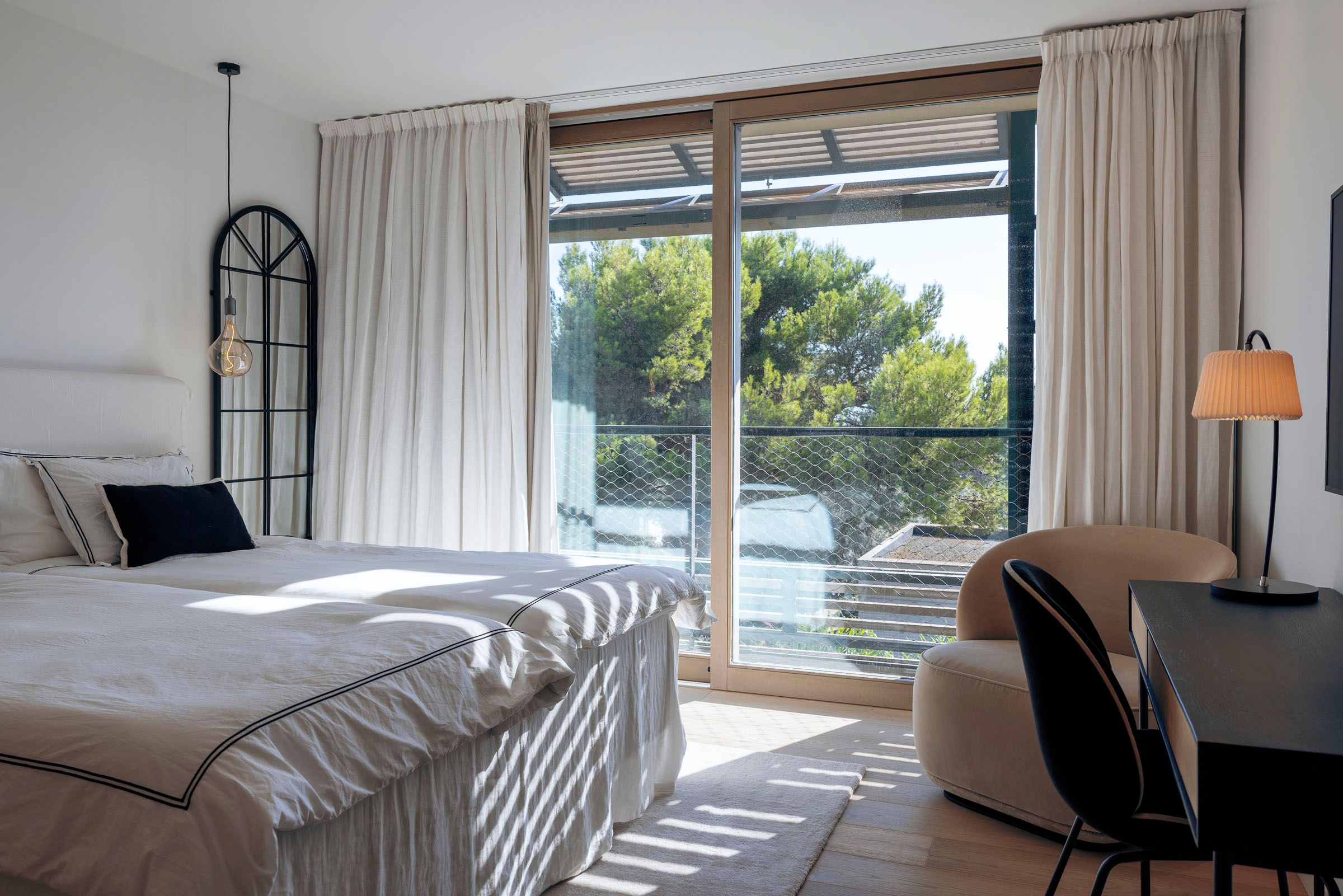 Contemporary Duplex Penthouse in Bonanova, with Private Rooftop Pool and Sea Views — image 8