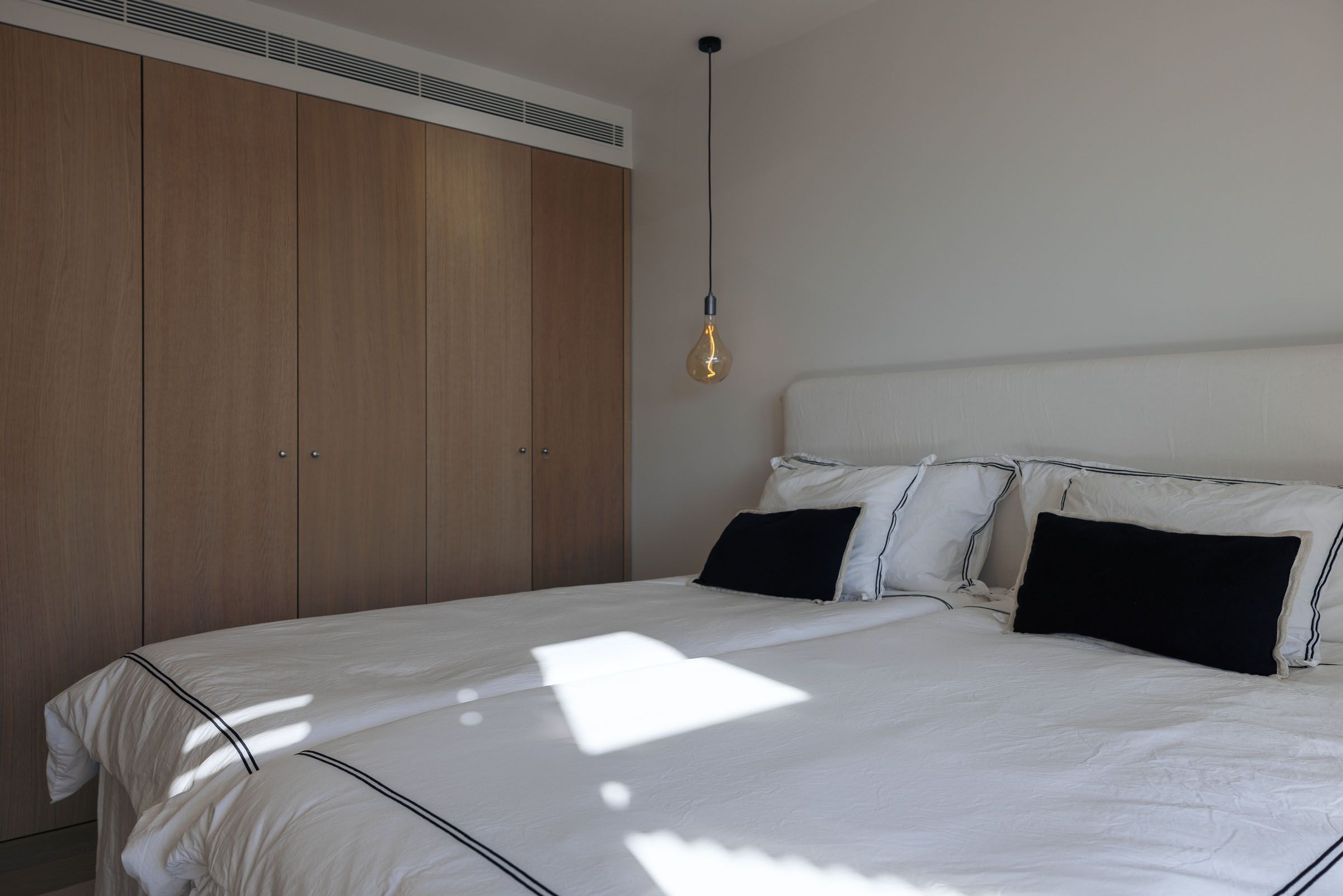 Contemporary Duplex Penthouse in Bonanova, with Private Rooftop Pool and Sea Views — image 9