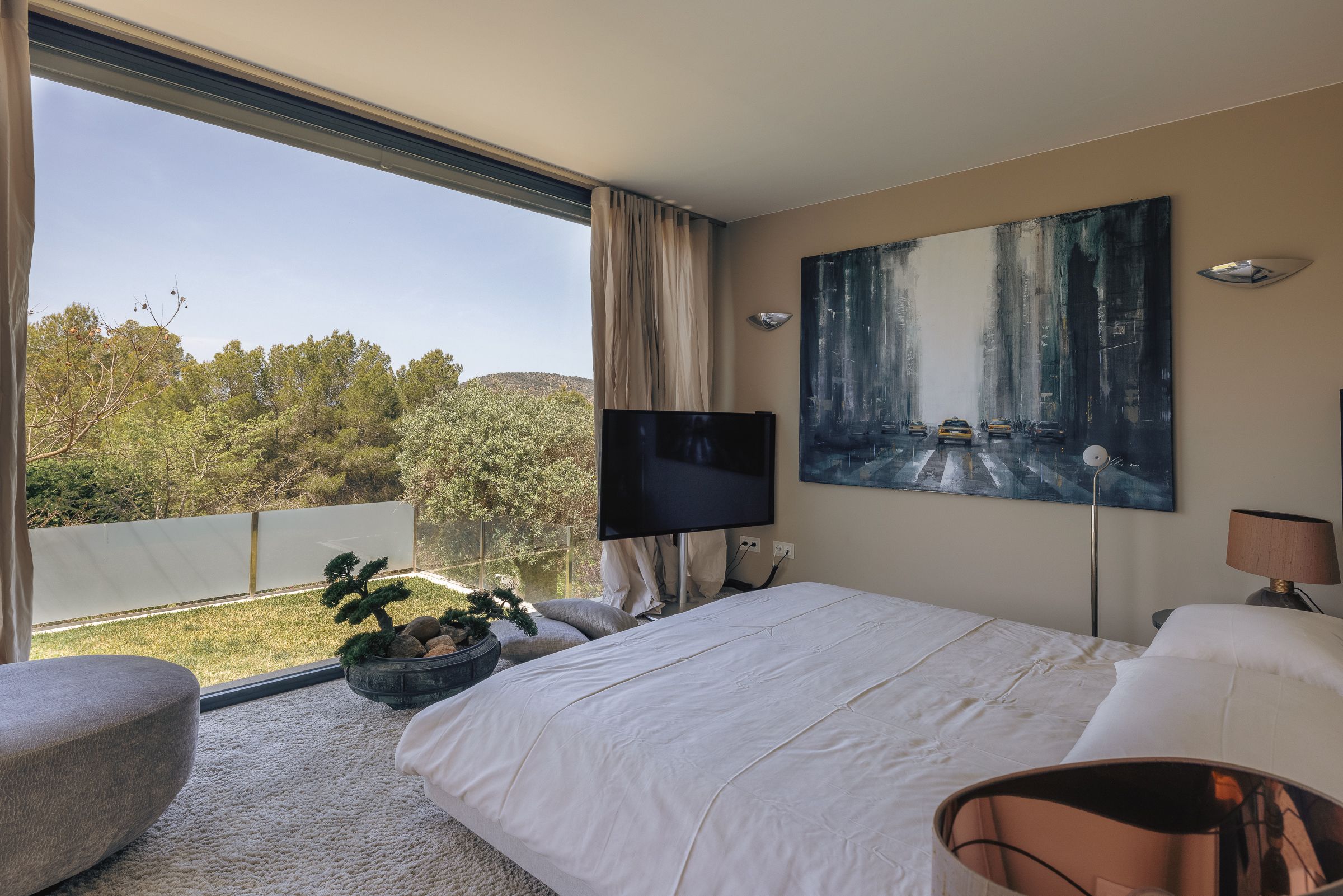 Contemporary 4-Bedroom Villa in Cala Vinyes with Pool — image 9