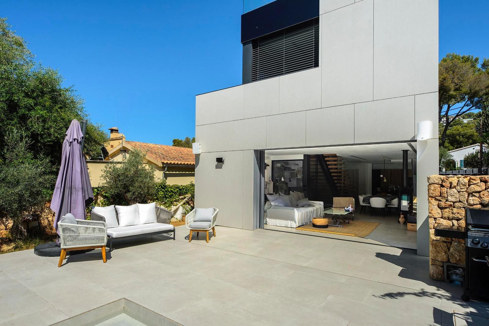 Contemporary Villa with Elegant Mediterranean Living — image 4