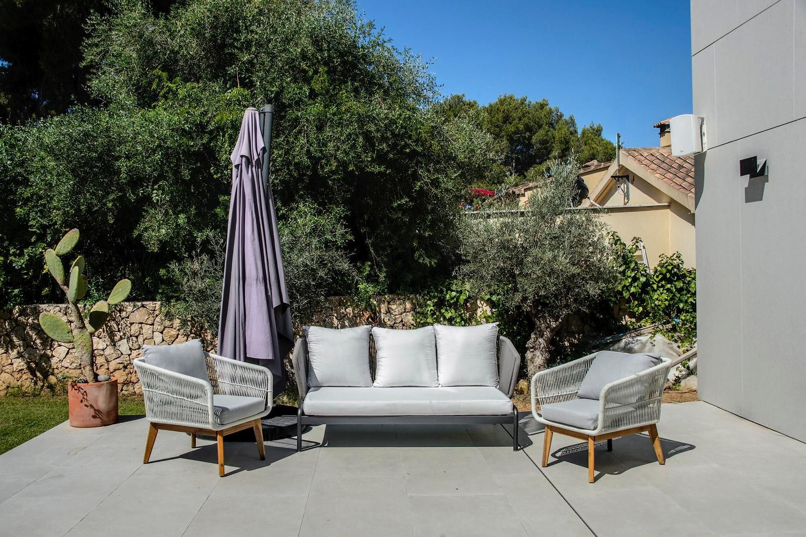 Contemporary Villa with Elegant Mediterranean Living — image 10