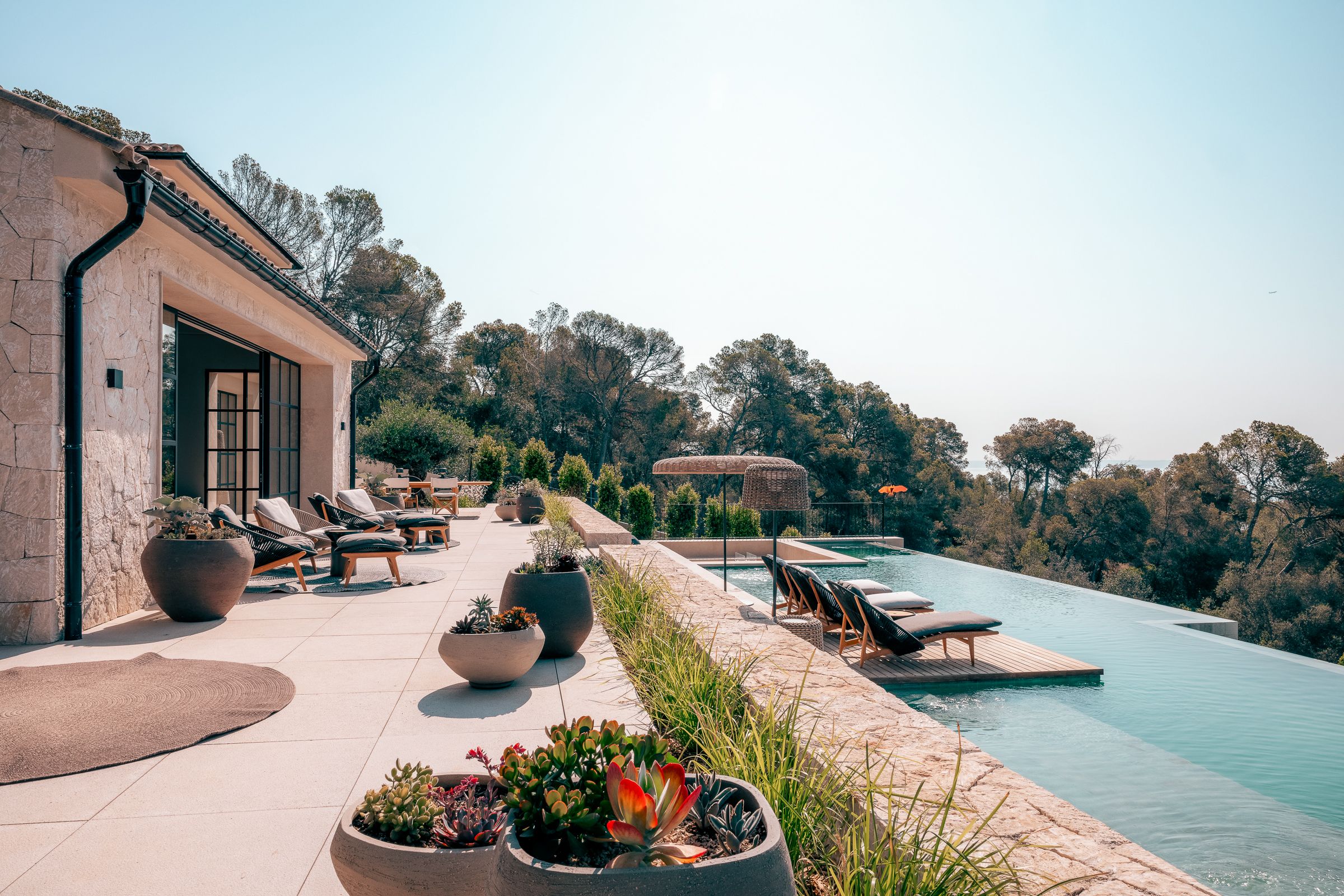 Elegant 5-Bedroom Villa in Old Bendinat with Sea Views — image 5