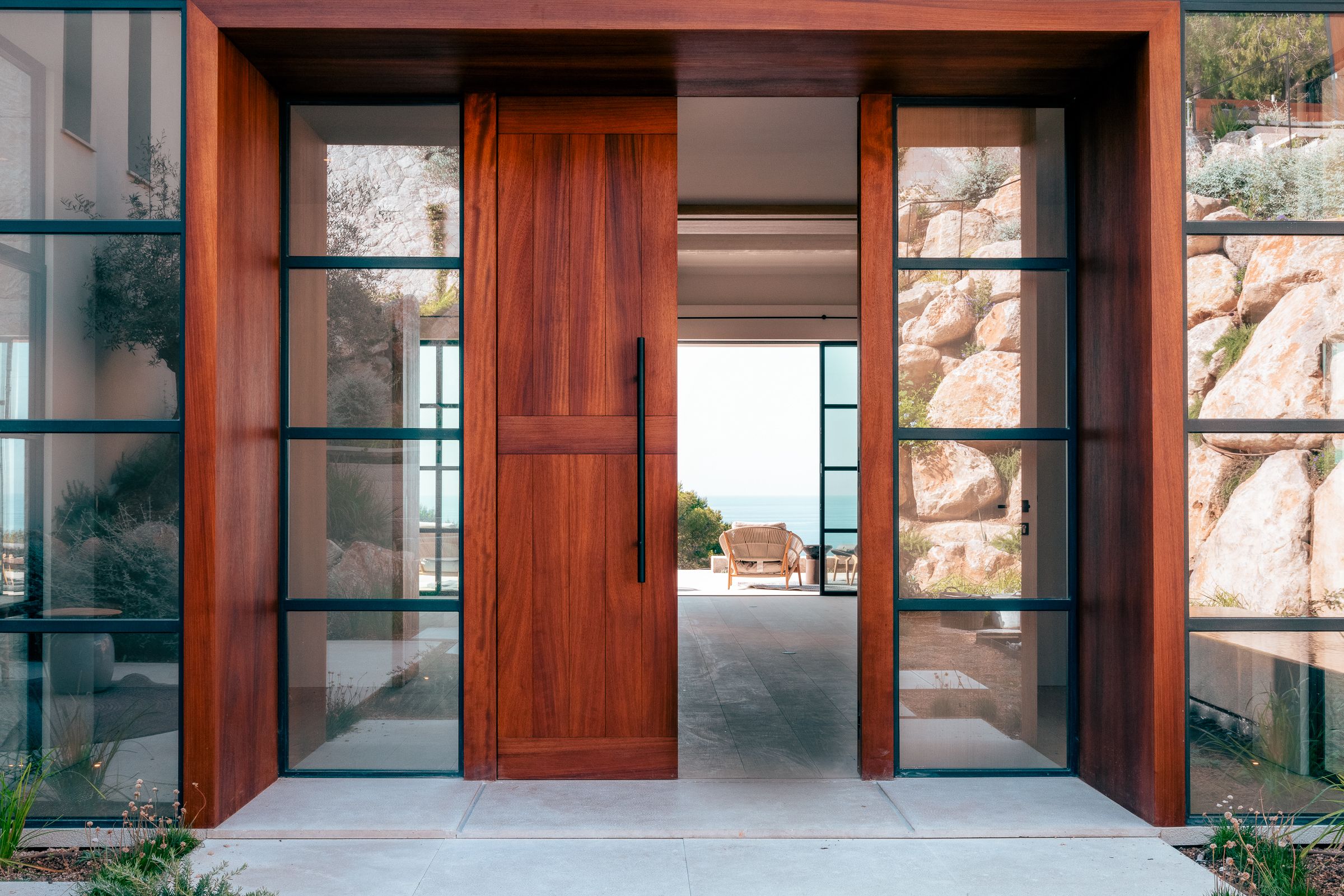 Elegant 5-Bedroom Villa in Old Bendinat with Sea Views — image 7