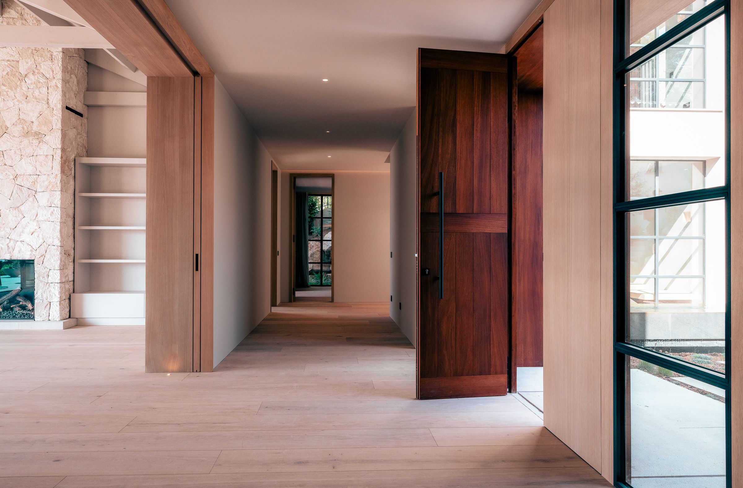 Elegant 5-Bedroom Villa in Old Bendinat with Sea Views — image 8