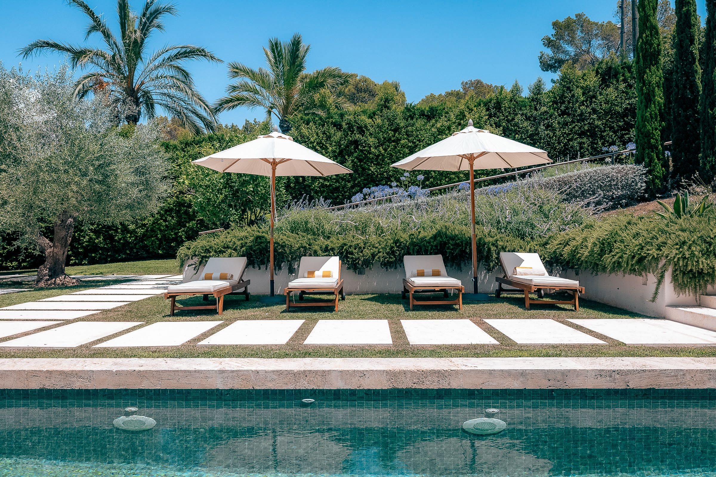 Luxury Mediterranean Villa with Total Privacy in Prestigious Bendinat — image 2