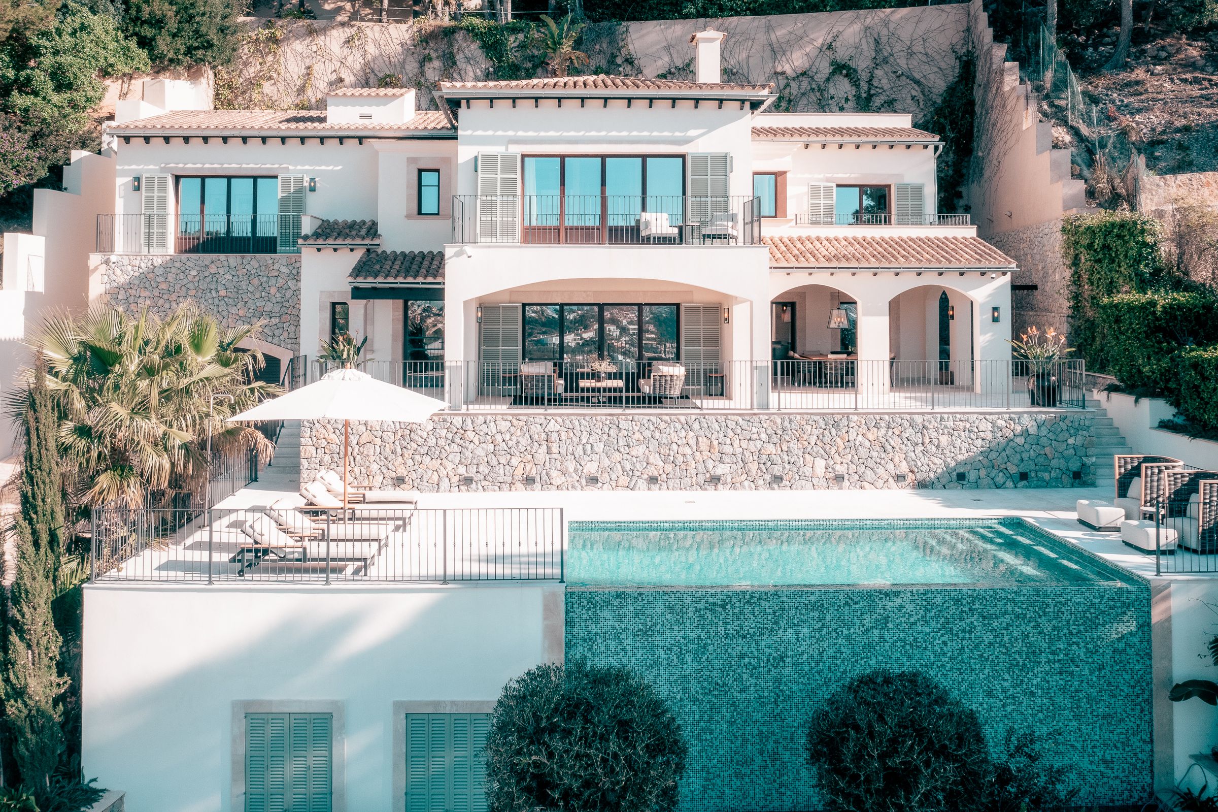 Elegant 4-Bedroom Villa in Cala Llamp with Sea Views — image 3